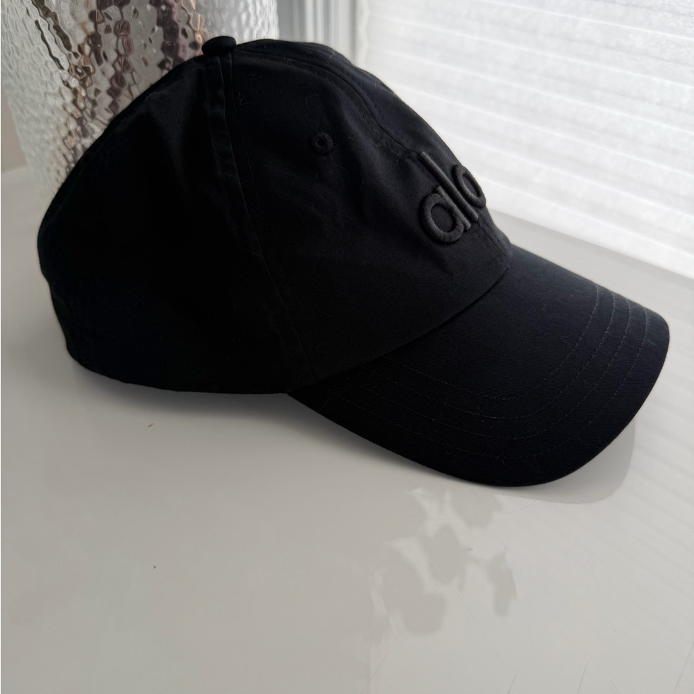 ALO Yoga Womens Black Cap - Picture 2 of 6